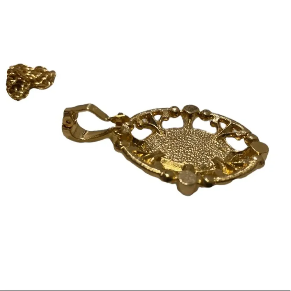 Vintage Gold Chain With Reverse Intaglio Cameo Pendant